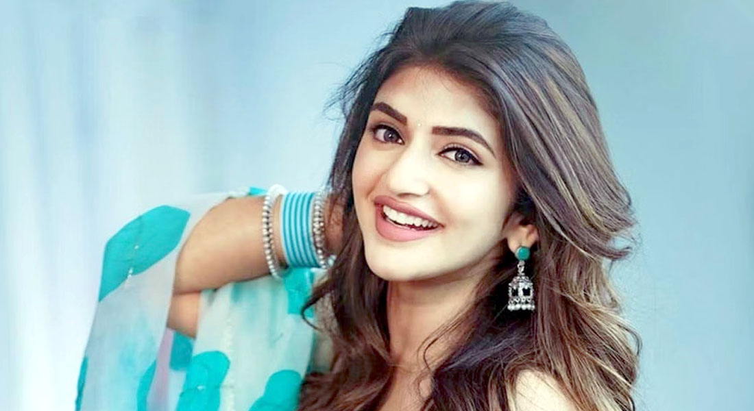 বলিউডে অভিষেকের অপেক্ষায় দক্ষিণের শ্রীলীলা